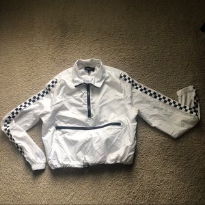 Windbreaker pullover
